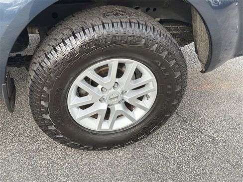 Used 2019 Nissan Frontier SV image 27