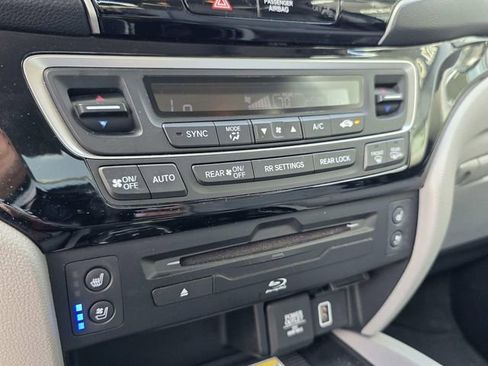Used 2020 Honda Pilot Elite image 13