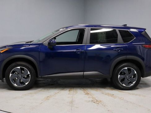 Certified 2025 Nissan Rogue SV FWD image 7