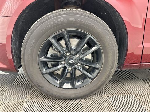 Used 2019 Dodge Grand Caravan SE FWD image 11