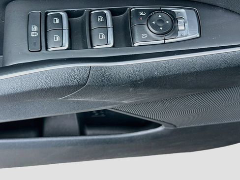 Certified 2025 Kia Sorento LX FWD image 17
