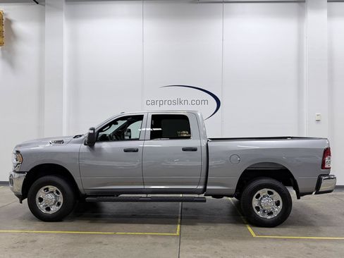 Used 2024 RAM 2500 Tradesman w/ Chrome Appearance Group AWD/4WD image 4