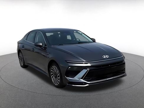 Used 2025 Hyundai Sonata SEL FWD image 3