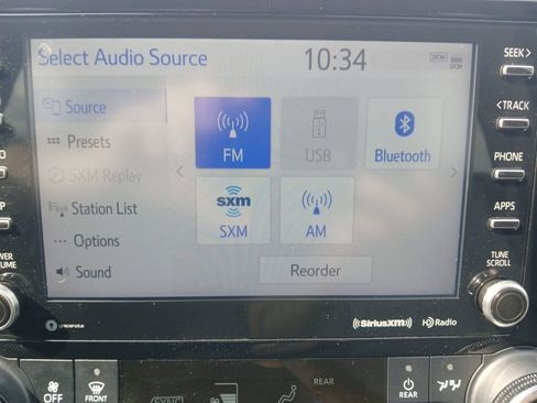 Used 2021 Toyota Highlander XLE FWD image 6