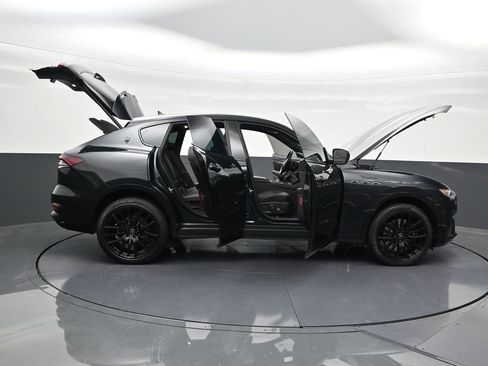 Used 2022 Maserati Levante Modena AWD/4WD image 35