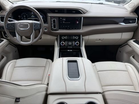 Used 2022 GMC Yukon XL Denali w/ Denali Premium Package image 13