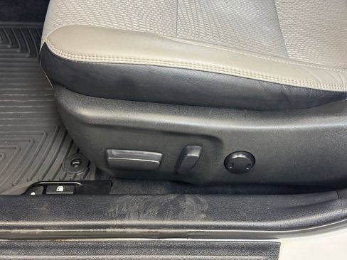 Used 2016 Toyota Camry SE image 10