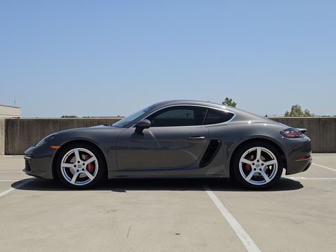 Used 2022 Porsche 718 Cayman S RWD image 2