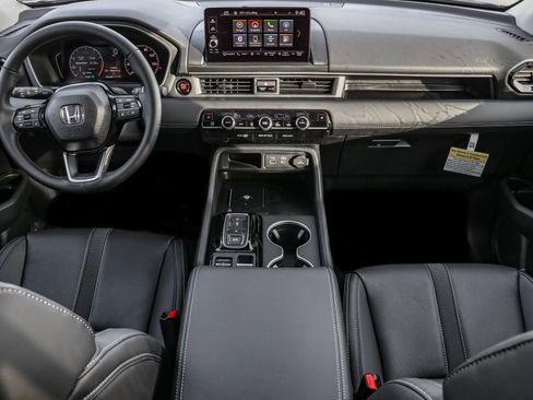 New 2025 Honda Pilot Touring image 8