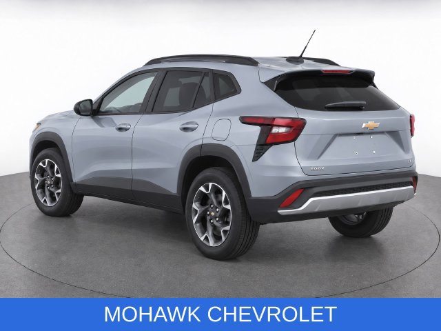 Used 2025 Chevrolet Trax LT w/ Driver Confidence Package FWD image 3