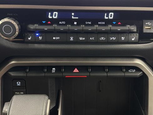 Used 2026 Toyota Tundra Limited AWD/4WD image 23