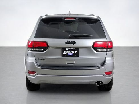 Used 2020 Jeep Grand Cherokee Altitude AWD/4WD image 4