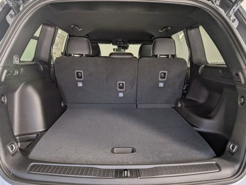 New 2025 Jeep Grand Cherokee Altitude image 32