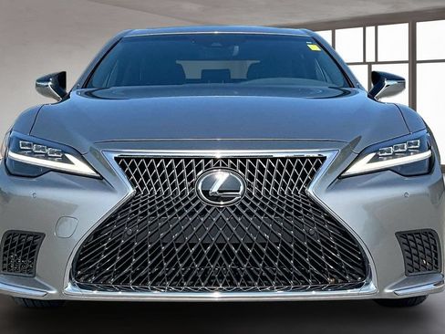 Used 2022 Lexus LS 500 w/ Accessory Package (Z2) RWD image 2