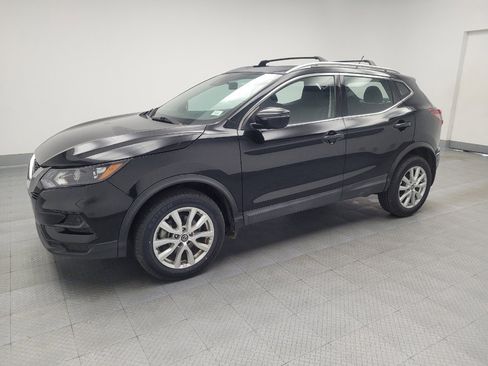 Used 2020 Nissan Rogue Sport SV image 3