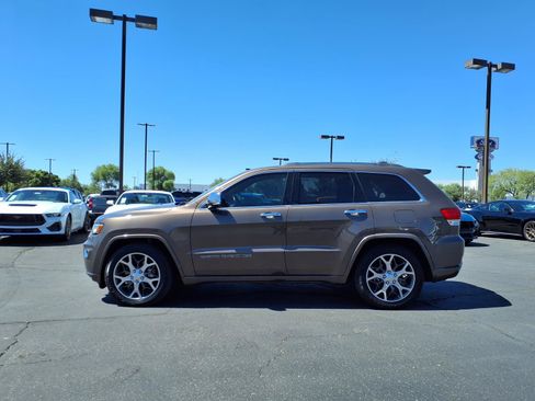 Used 2019 Jeep Grand Cherokee Overland AWD/4WD image 3