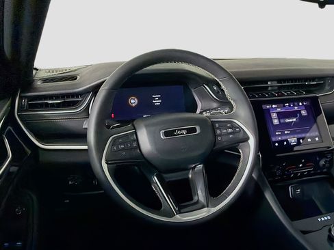 Used 2023 Jeep Grand Cherokee L Laredo RWD image 18