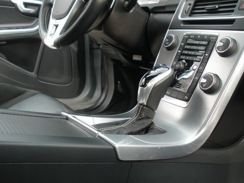 Used 2015 Volvo S60 T6 R-Design Platinum image 31