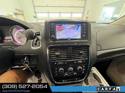 Used 2020 Dodge Grand Caravan SE w/ UConnect Hands-Free Group image 18