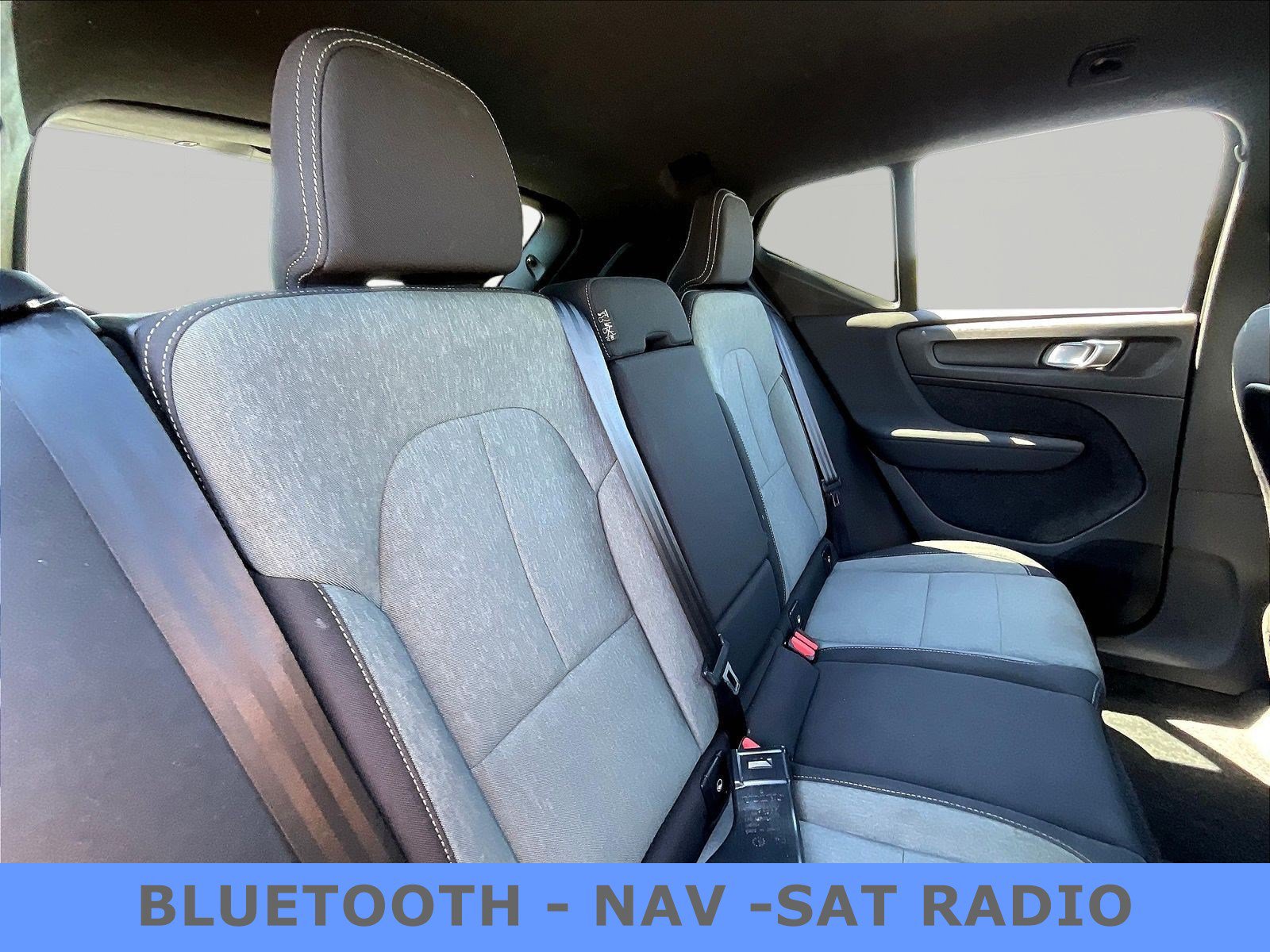 Used 2023 Volvo XC40 B5 Core AWD/4WD image 25