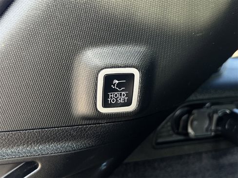 Used 2023 Jeep Grand Cherokee Overland w/ Luxury Tech Group IV image 30