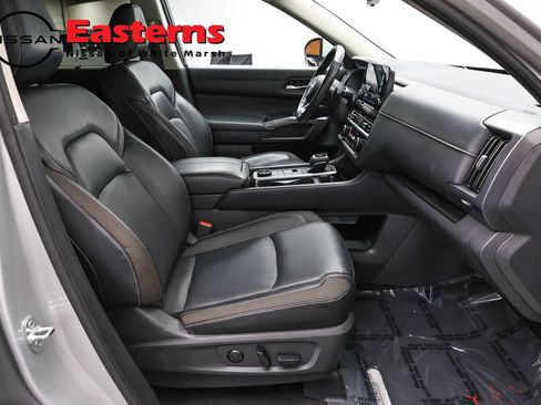 Used 2023 Nissan Pathfinder SL AWD/4WD image 24