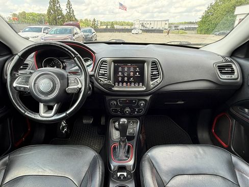 Used 2018 Jeep Compass Trailhawk w/ Leather Interior Group AWD/4WD image 3