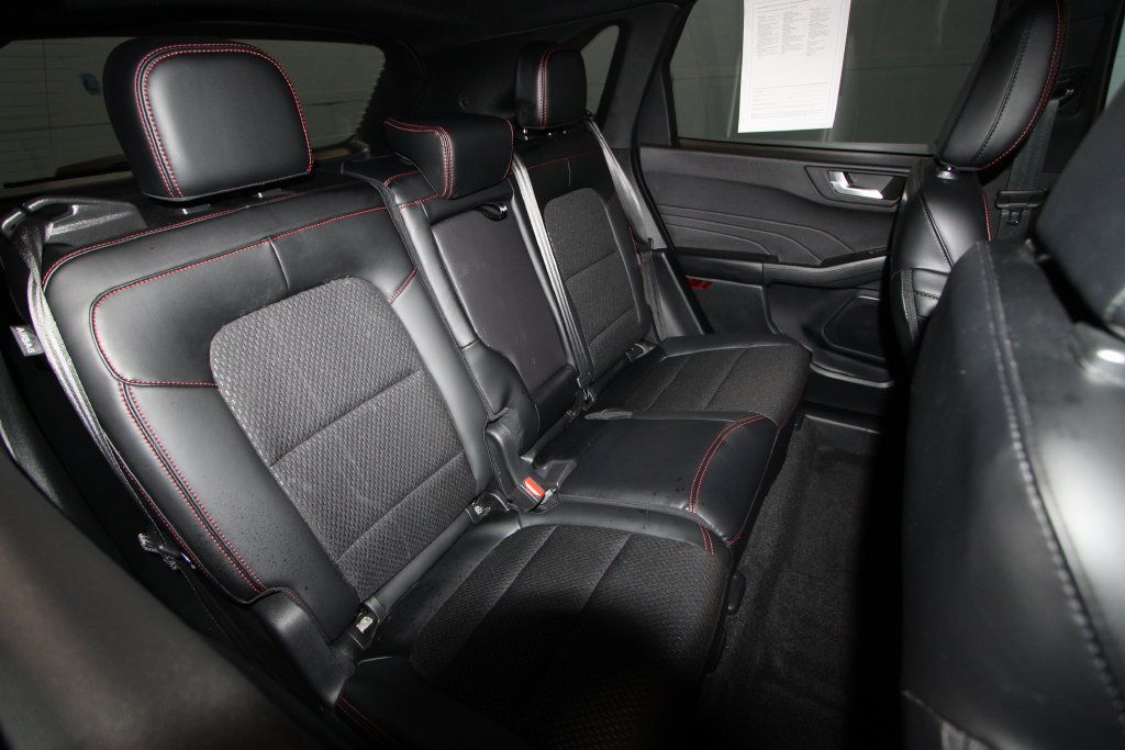 Used 2025 Ford Escape ST-Line Select AWD/4WD image 21
