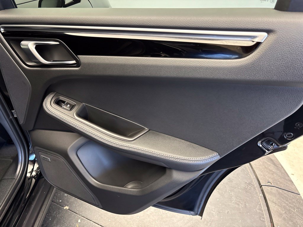 Certified 2023 Porsche Macan S AWD/4WD image 26