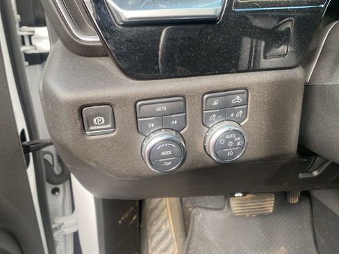 Used 2024 GMC Sierra 1500 SLT image 17