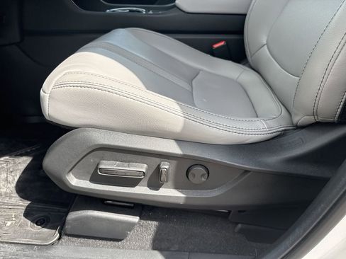 Used 2025 Honda Pilot EX-L image 13