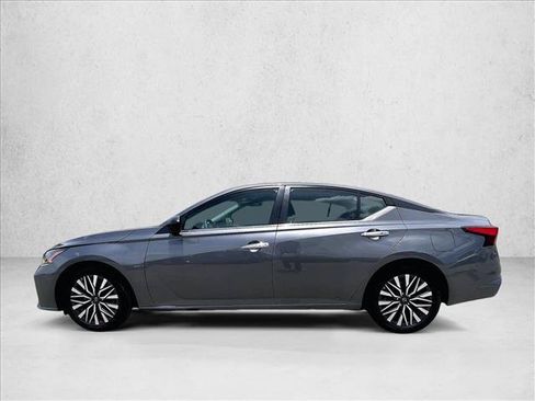 Used 2024 Nissan Altima 2.5 SV FWD image 6