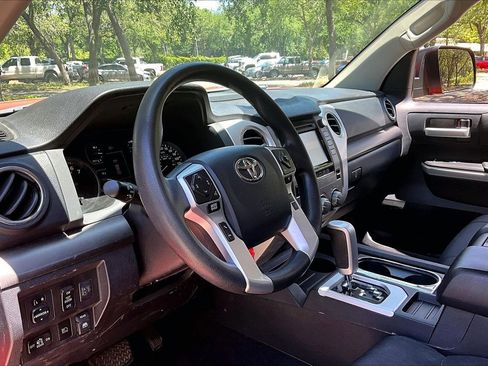 Used 2018 Toyota Tundra SR5 w/ SR5 Upgrade Package AWD/4WD image 14