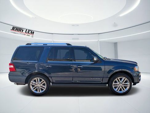 Used 2016 Ford Expedition Platinum image 2
