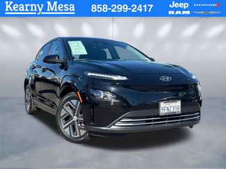 Used 2023 Hyundai Kona SE video 1
