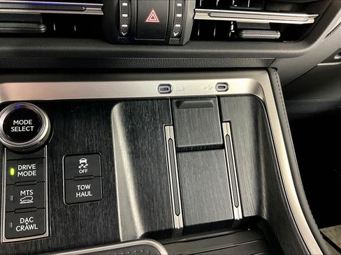 Used 2024 Lexus GX 550 AWD/4WD image 16