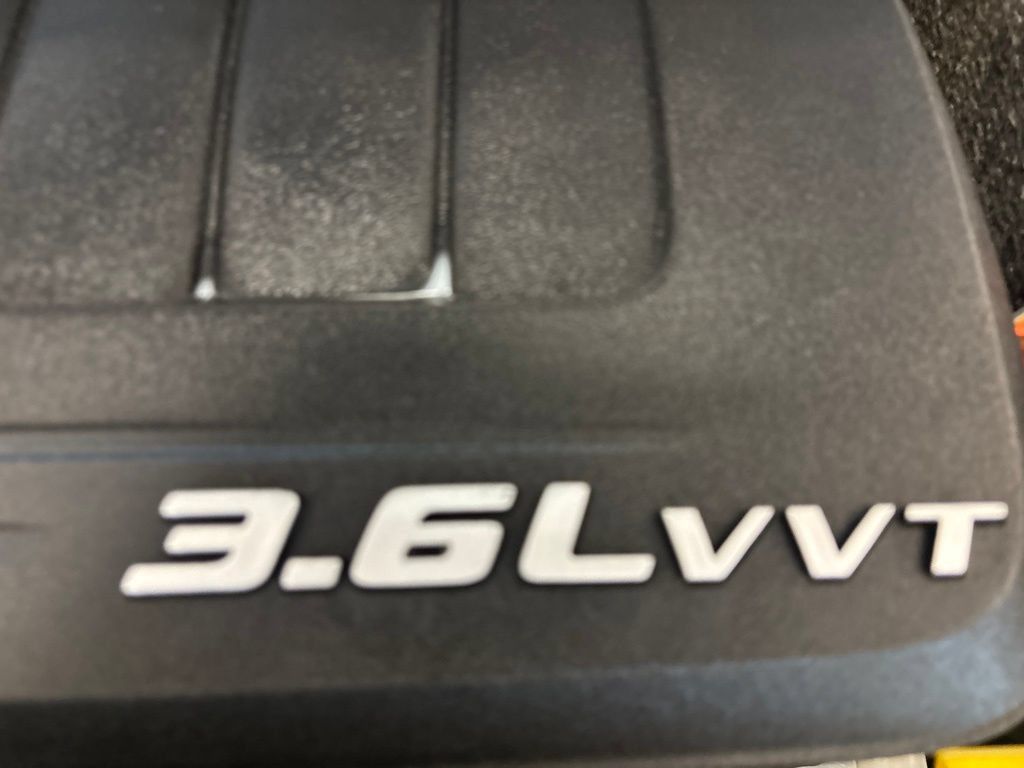 Used 2015 Dodge Grand Caravan SXT w/ UConnect Hands-Free Group FWD image 34