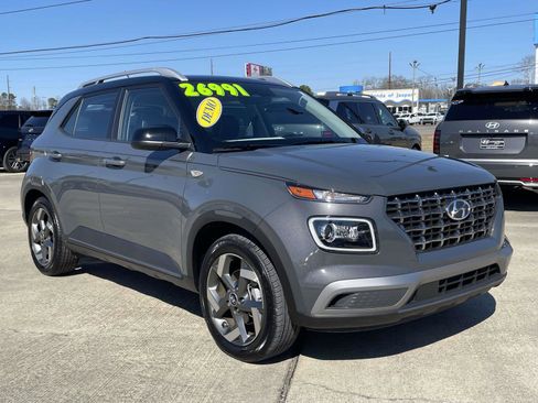 Certified 2025 Hyundai Venue Limited image 1