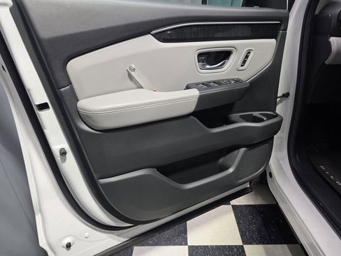 Used 2025 Honda Pilot Elite image 18