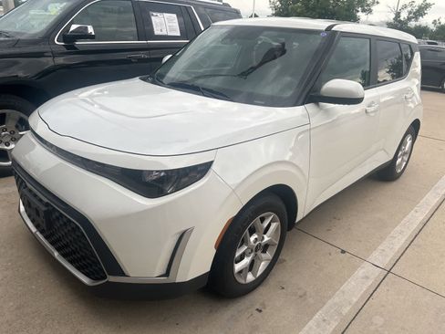 Used 2025 Kia Soul LX w/ LX Technology Package FWD image 1