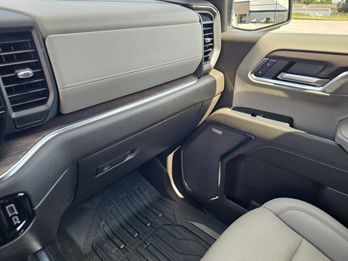 Used 2024 GMC Sierra 1500 SLT w/ SLT Premium Plus Package AWD/4WD image 30