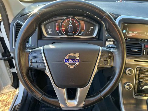 Used 2016 Volvo XC60 T5 Premier w/ Proximity Package image 2