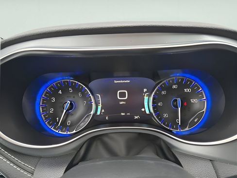 New 2026 Chrysler Pacifica Limited w/ Uconnect Theater Family Group image 39