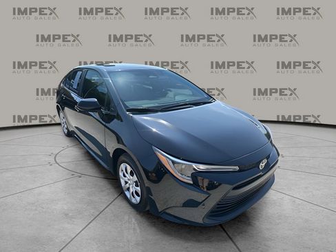 Used 2025 Toyota Corolla LE w/ Convenience Package FWD image 7