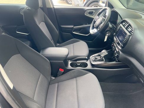 Certified 2022 Kia Soul LX w/ Technology Package FWD image 19
