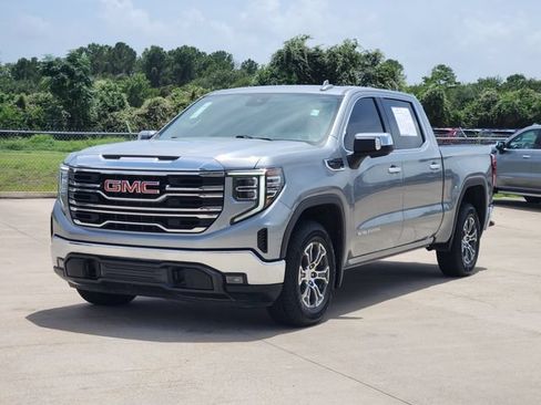 Used 2025 GMC Sierra 1500 SLT RWD image 3