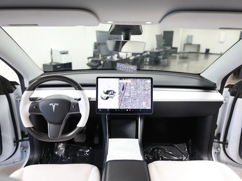 Used 2021 Tesla Model Y Long Range AWD/4WD image 24