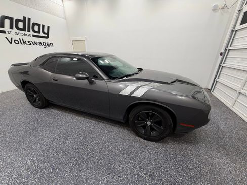 Used 2016 Dodge Challenger SXT RWD image 8
