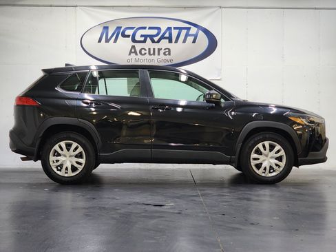 Used 2023 Toyota Corolla Cross L AWD/4WD image 3
