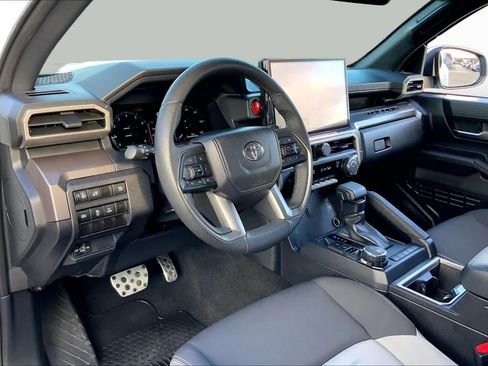 Used 2025 Toyota Tacoma TRD Sport AWD/4WD image 17